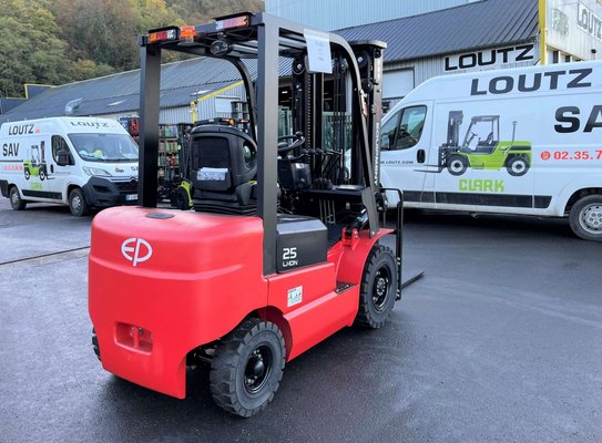 Chariot élévateur électrique EP Equipment EFL252