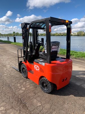 Chariot élévateur électrique EP Equipment EFL181