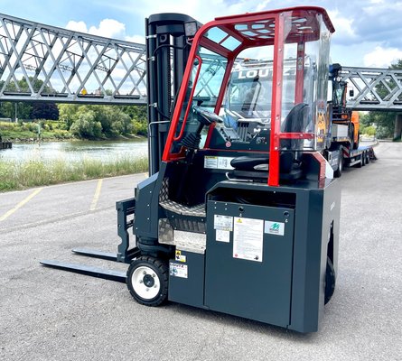 Chariot élévateur latéral multidirectionnel Combilift AGILIFT 3000E