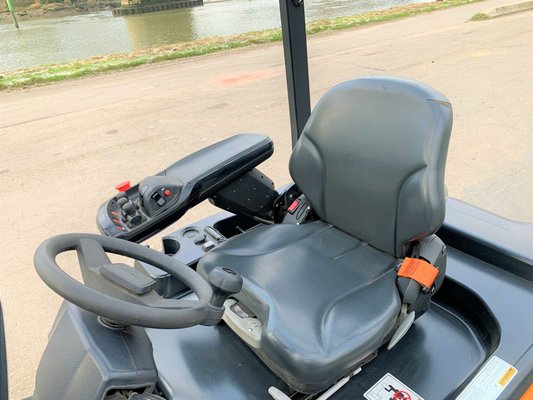Chariot élévateur électrique Doosan B18T-7