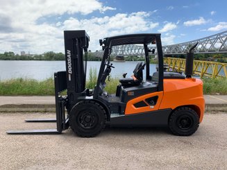 Chariot élévateur diesel Doosan D50CS-9 - 1