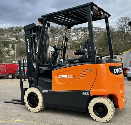 Chariot élévateur électrique Doosan B25X-7