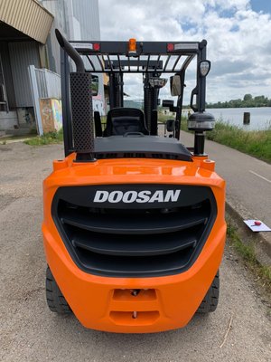Chariot élévateur diesel Doosan D50CS-9