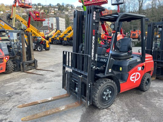 Chariot élévateur diesel EP Equipment CPCD30T8