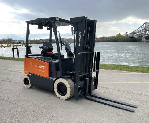 Chariot élévateur électrique Doosan B25X-7