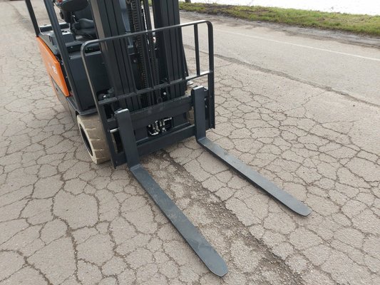 Chariot élévateur électrique Doosan B18T-7