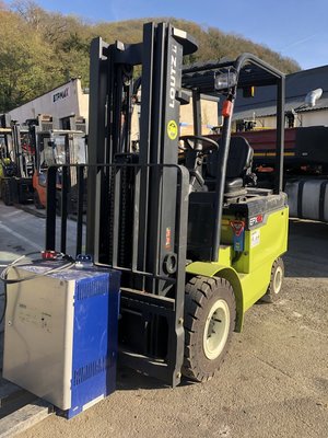 Chariot élévateur électrique Clark EPX25I
