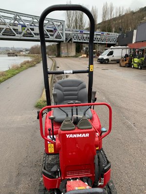 Mini pelle Yanmar SV08