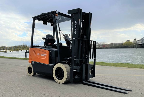 Chariot élévateur électrique Doosan B25X-7