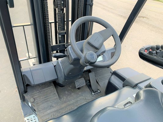 Chariot élévateur électrique Doosan B18T-7