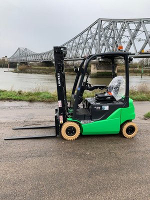 Chariot élévateur électrique CESAB B416II