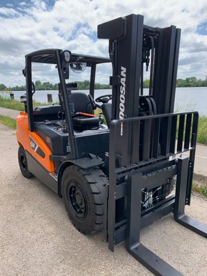 Chariot élévateur diesel Doosan D50CS-9