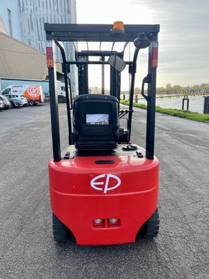 Chariot élévateur électrique EP Equipment EFL181