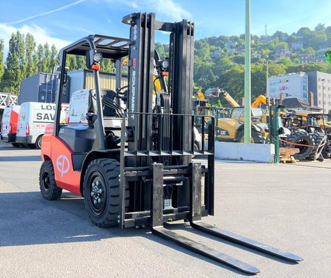 Chariot élévateur diesel EP Equipment CPCD30T8
