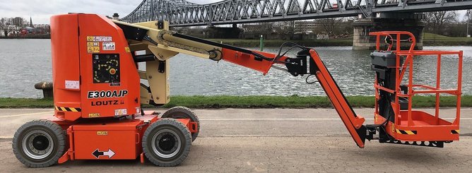 Nacelle articulée JLG E300AJP - 1