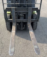 Chariot élévateur diesel Clark GTS25D - 12