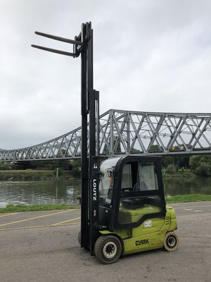 Chariot élévateur électrique Clark GEX25