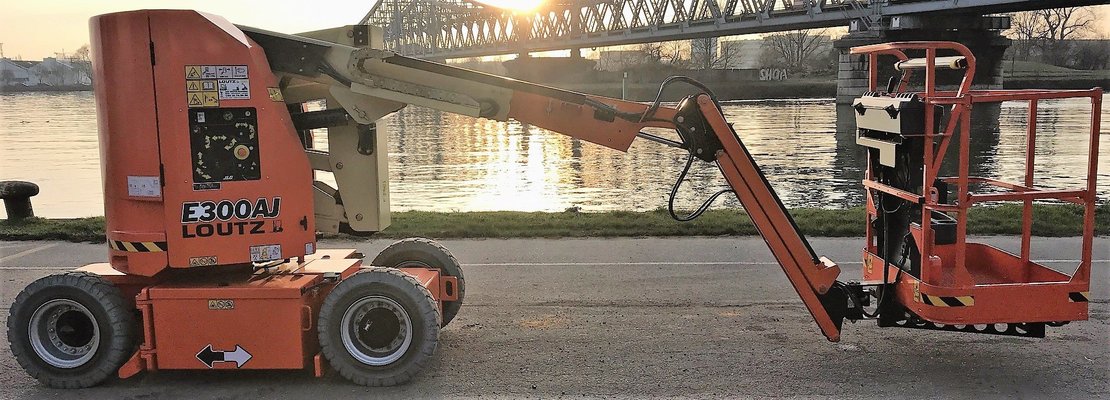 Nacelle articulée JLG E300AJ